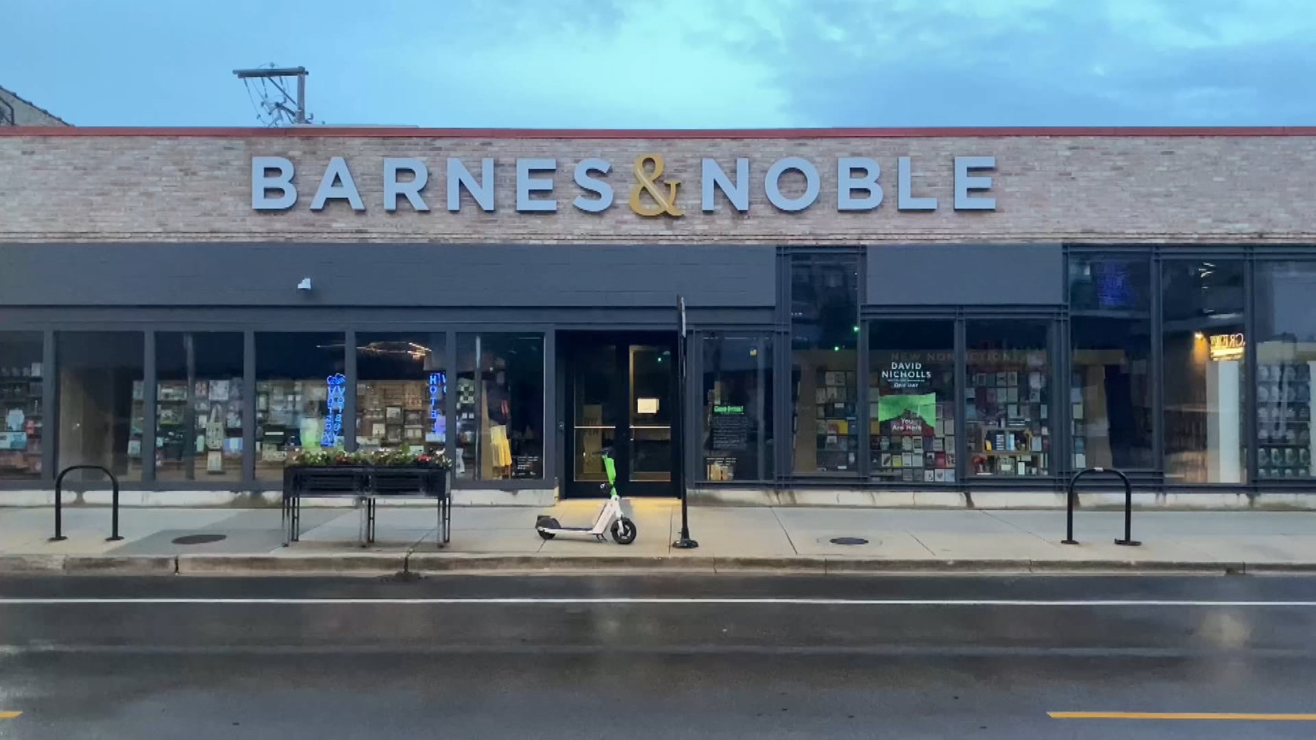 Barnes & Noble opens new bookstore in Lincoln Park - Vimarsana News