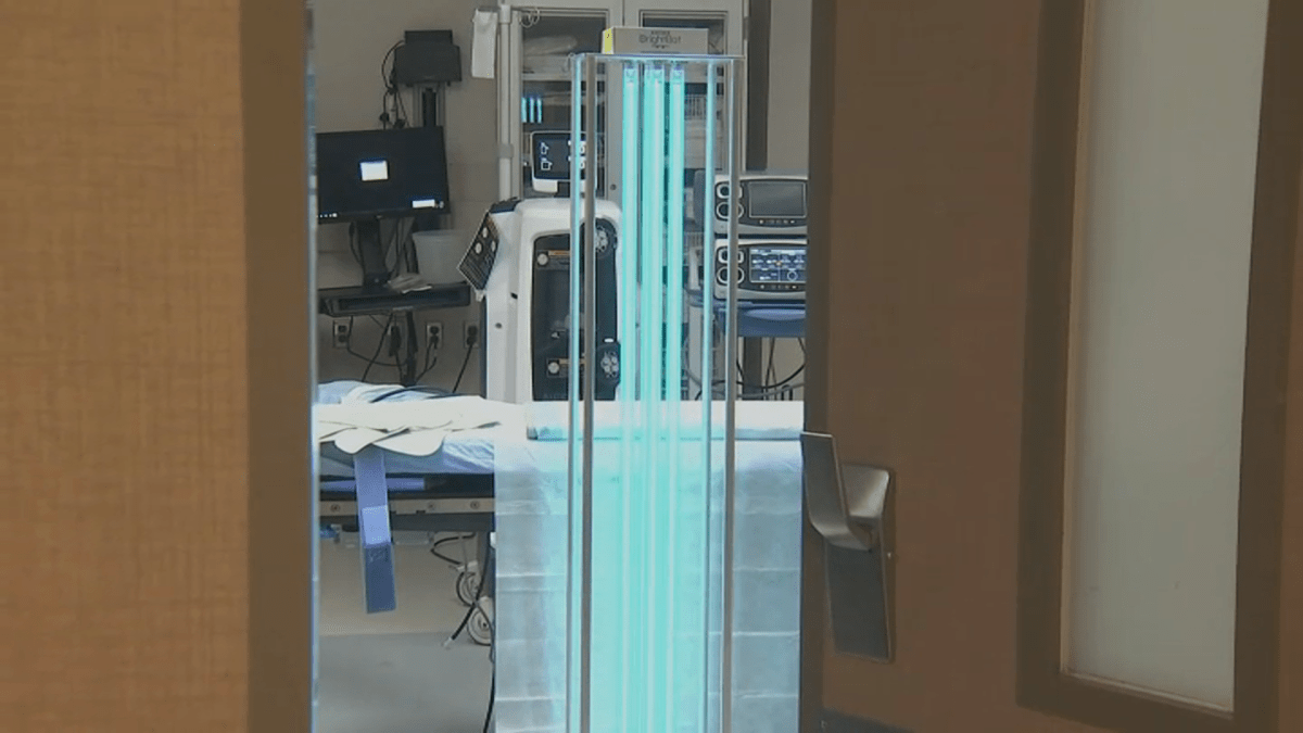 Man who created portable disinfecting machine gives back to hospital