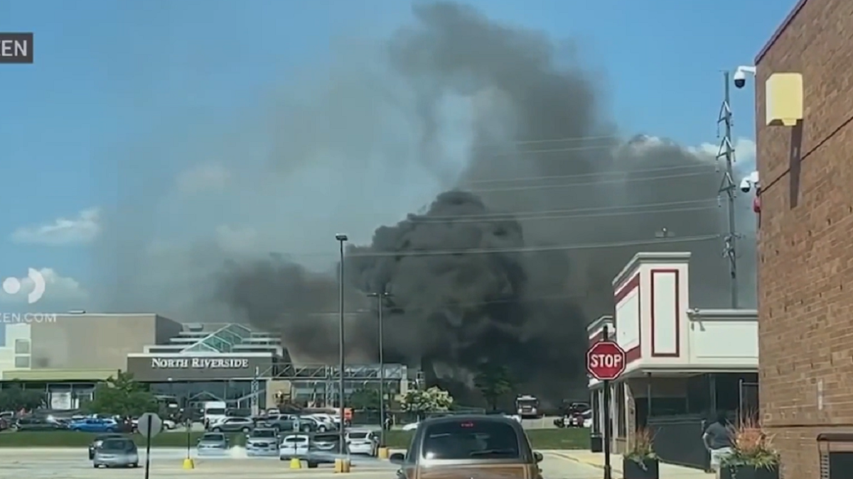 Grease fire prompts evacuation at food court of North Riverside Park ...