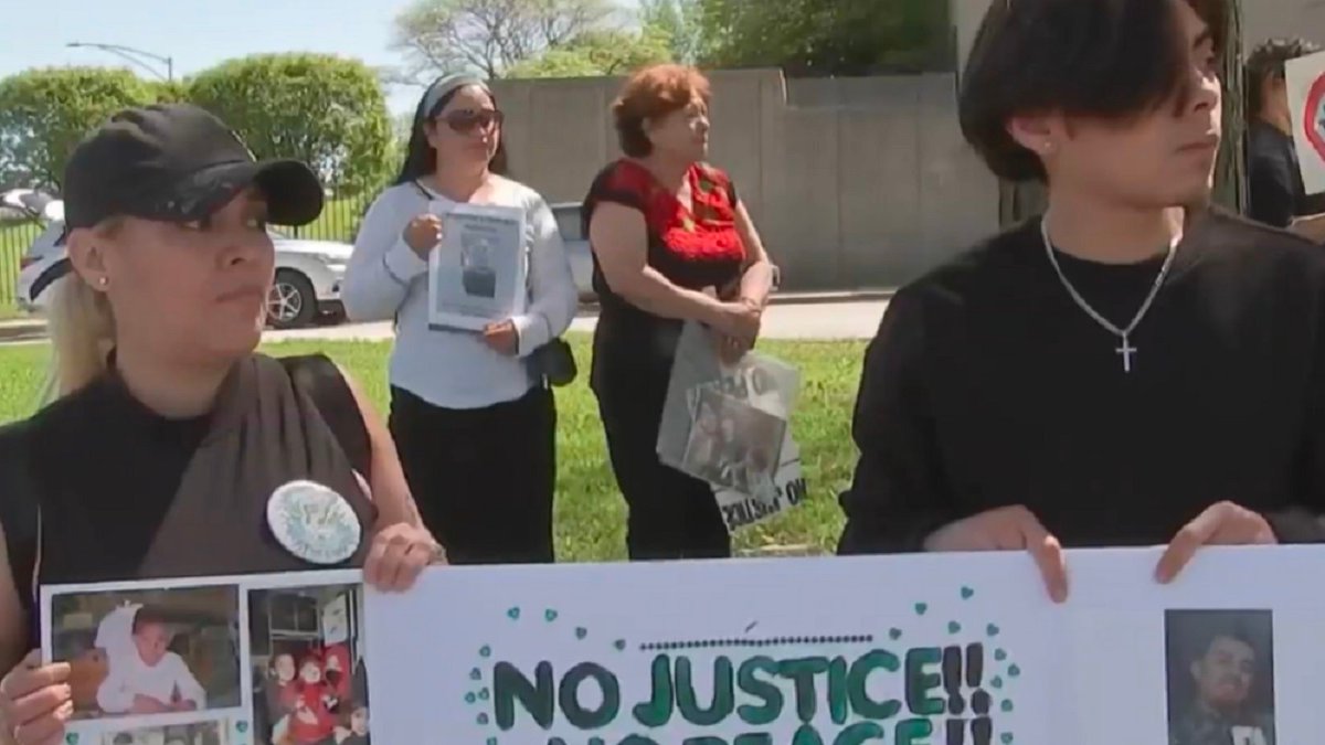 Southwest Side residents speak out for more attention, resources from police toward local homicide cases