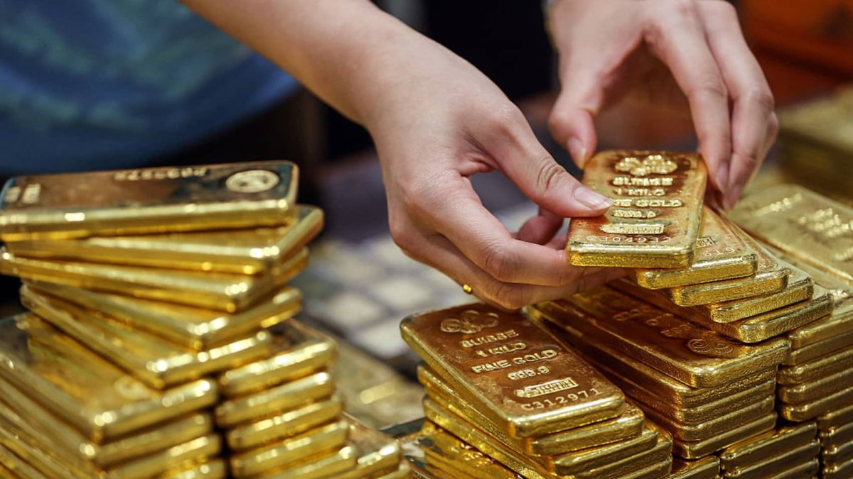 Purchasing gold is