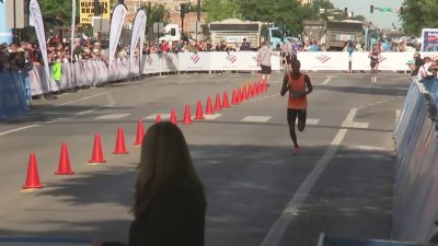 Watch winners of the Bank of America Chicago's 13.1 cross the finish line