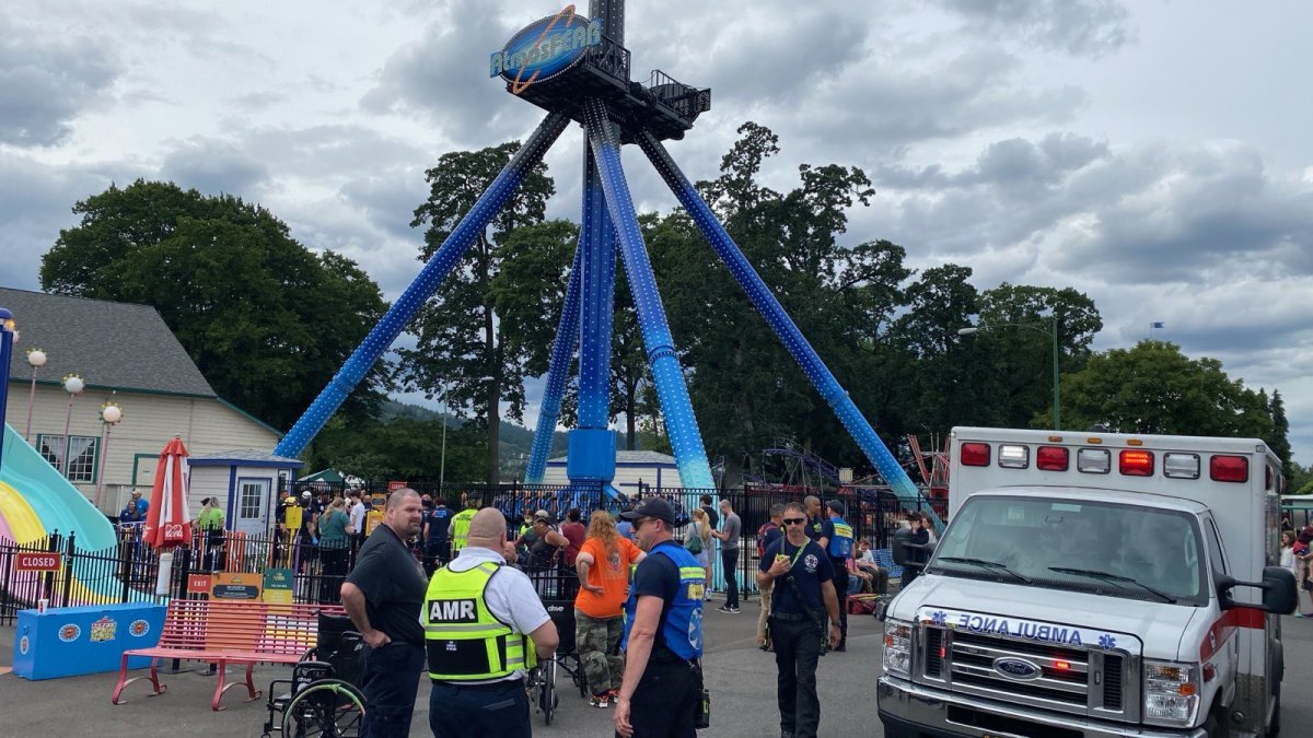 Crews rescue 30 people trapped upside down high on Oregon amusement park ride
