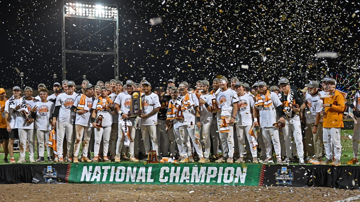 Tennessee earns first national title in baseball with 6-5 win over Texas A&M