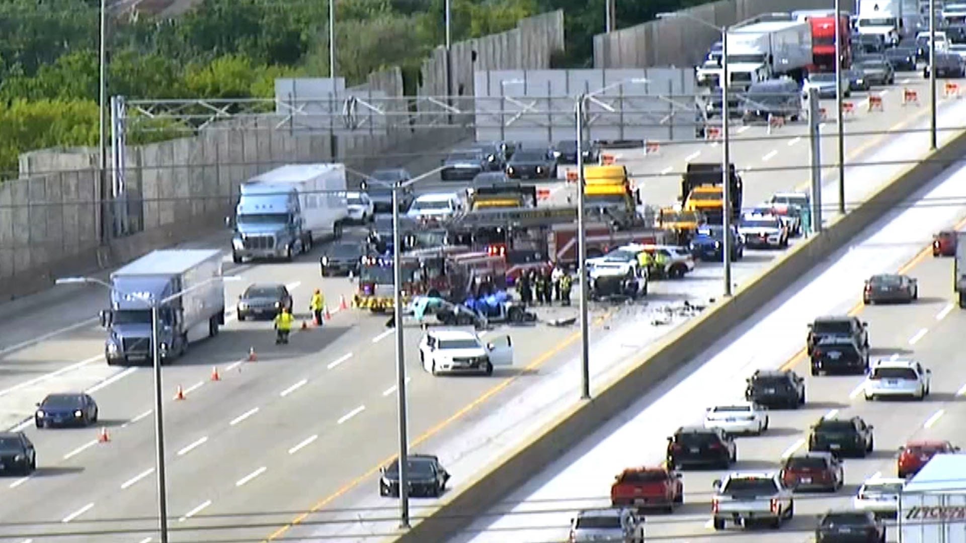 At least 1 killed in 4-unit crash on southbound I-294 – NBC Chicago - Vimarsana News