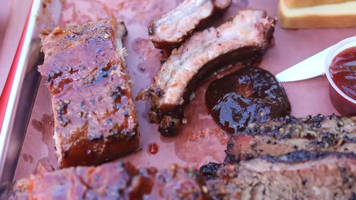The Food Guy: Southwest suburban restaurant serves up Texas and Carolina barbecue