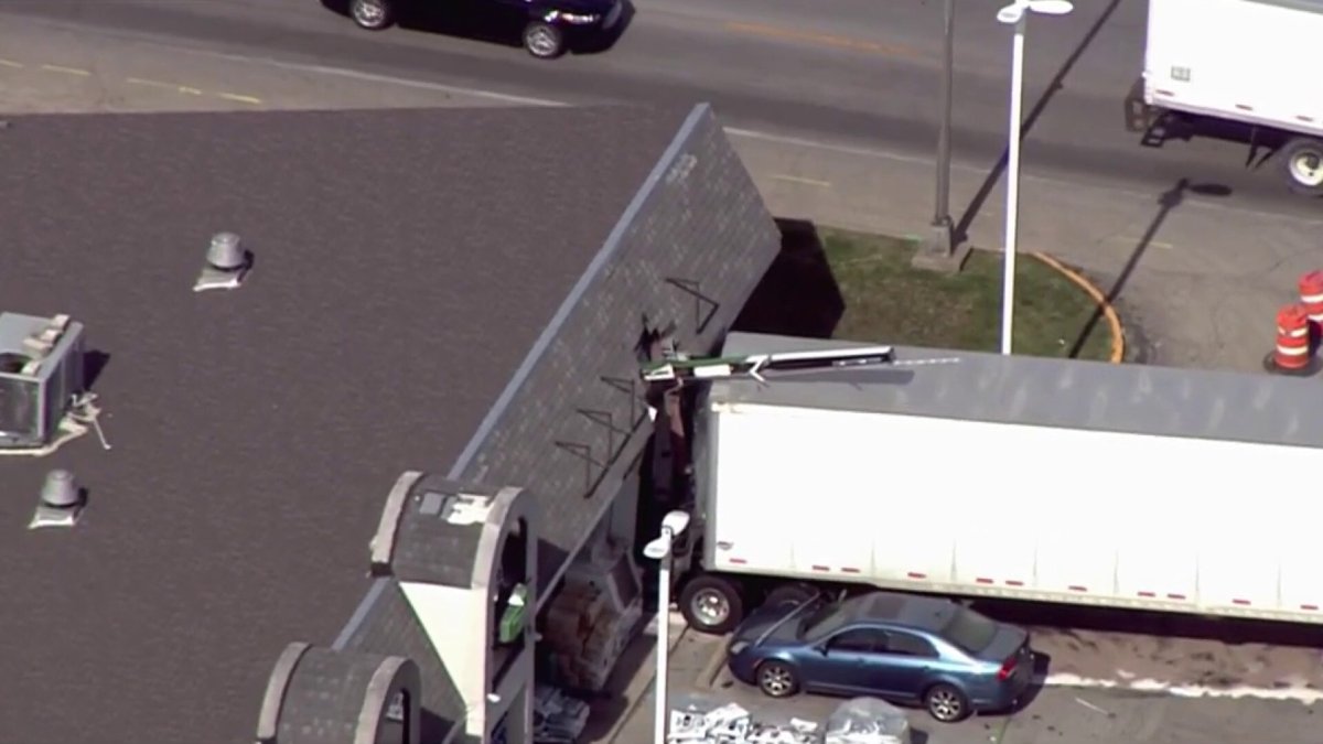 Momence BP gas station building damaged by semi Kankakee County