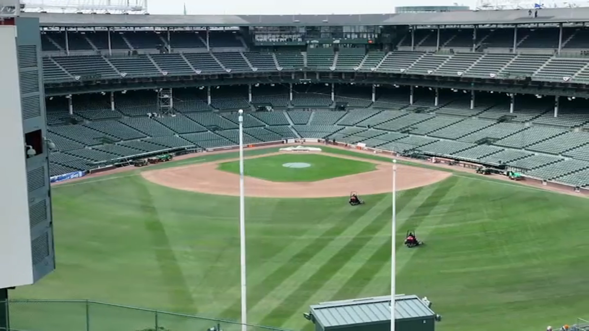 Who sang the 7th inning stretch at the Cubs home opener?