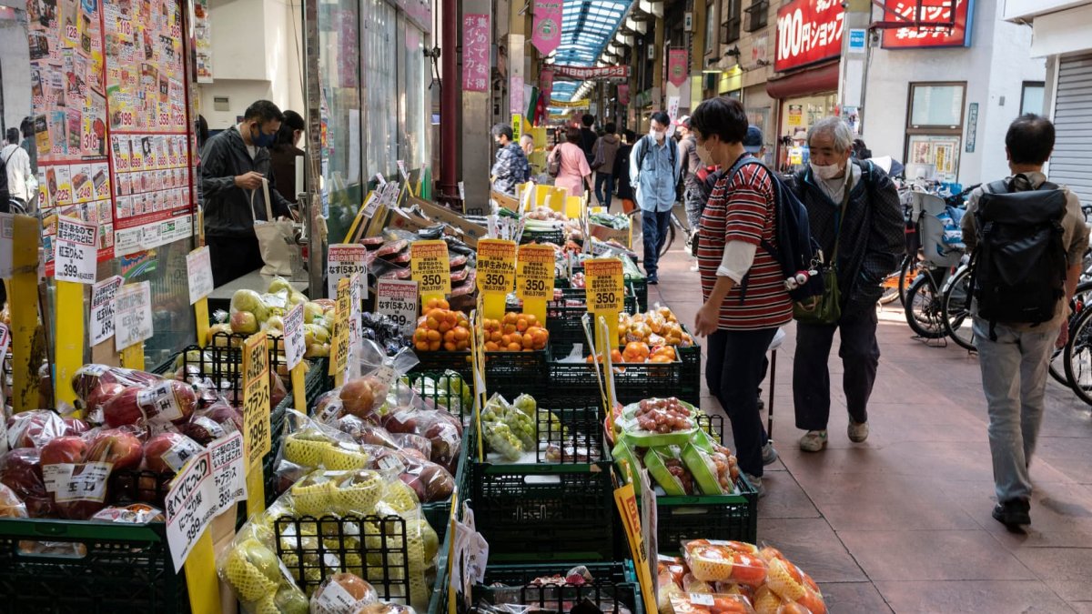 アジア太平洋地域の市場は、テクノロジーの下落によるウォール街の下落に追随します。 日本の総合インフレ率は安定を維持 – NBC シカゴ