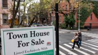Manhattan is now a ‘buyer's market' as real estate prices fall and inventory rises