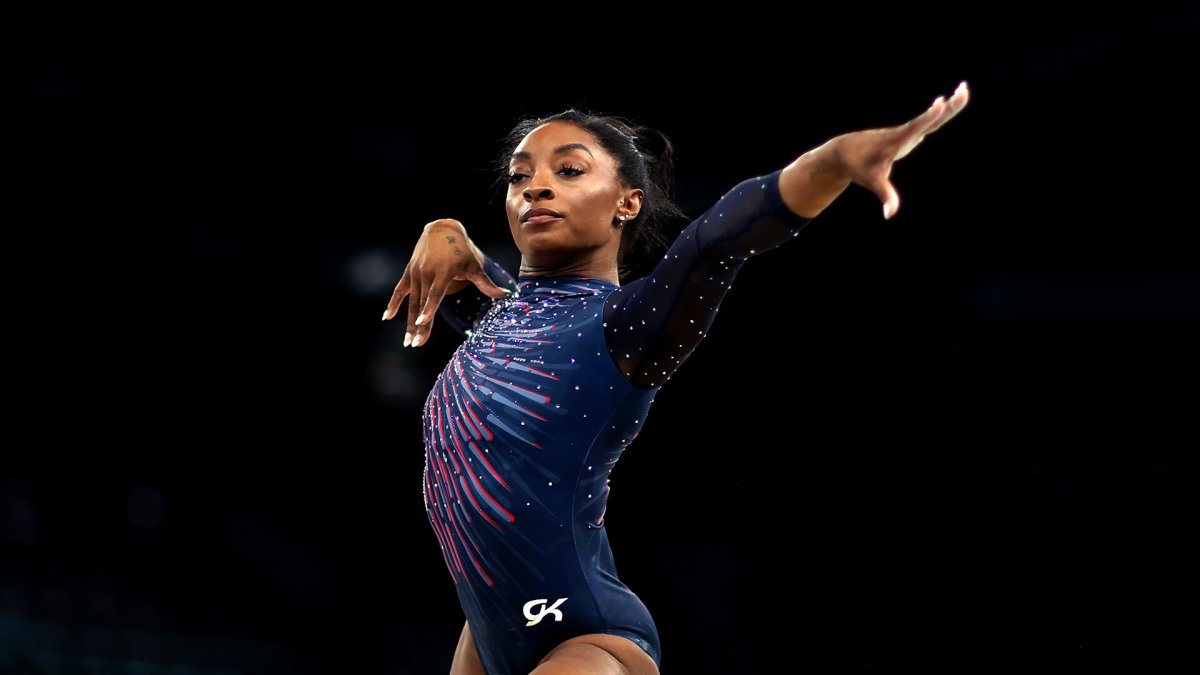 Simone Biles won’t compete in uneven bars final. Here’s why NBC Chicago
