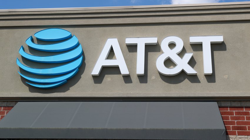 BLOOMSBURG, PENNSYLVANIA, UNITED STATES – 2024/05/19: An exterior view of the AT&T store at the Columbia Collonade mall. (Photo by Paul Weaver/SOPA Images/LightRocket via Getty Images)