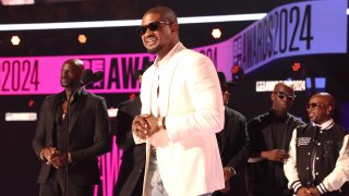 Honoree Usher accepts the Lifetime Achievement Award