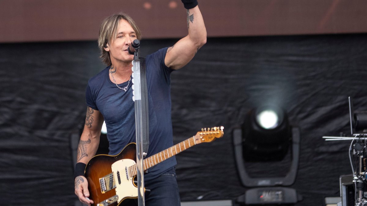 Keith Urban to hold surprise Chicago concert after NASCAR Street Race weekend