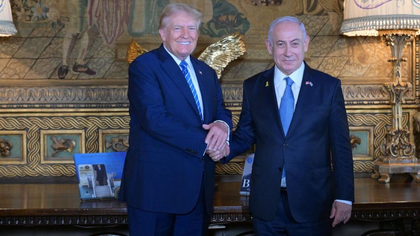 PALM BEACH, FLORIDA – JULY 26: (—-EDITORIAL USE ONLY – MANDATORY CREDIT – ‘AMOS BEN-GERSHOM / GPO / HANDOUT’ – NO MARKETING NO ADVERTISING CAMPAIGNS – DISTRIBUTED AS A SERVICE TO CLIENTS—-) Former US President Donald Trump (L) shakes hands with Israeli Prime Minister Benjamin Netanyahu (R) as they pose for a photo within their meeting at Mar-a-Lago estate, in Palm Beach, Florida, United States on July 26, 2024. (Photo by Amos Ben-Gershom (GPO) / Handout/Anadolu via Getty Images)