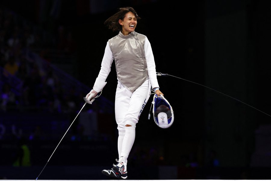 US' Lauren Scruggs (left) and US' Lee Kiefer (right) compete in the women's foil individual gold medal