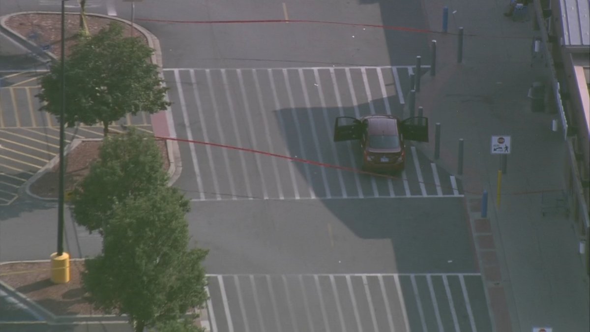 1 seriously injured in shooting outside Chicago Walmart