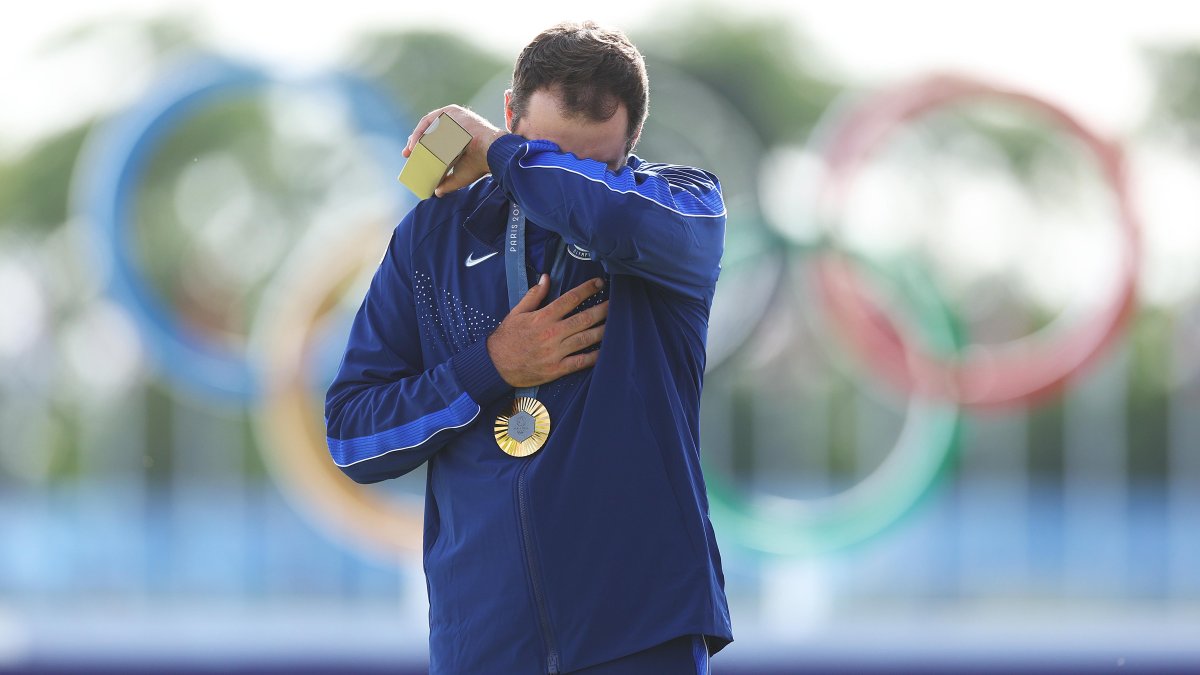 Scottie Scheffler emotional at national anthem NBC Chicago