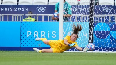 Alyssa Naeher highlights from Team USA's semifinal win against Germany