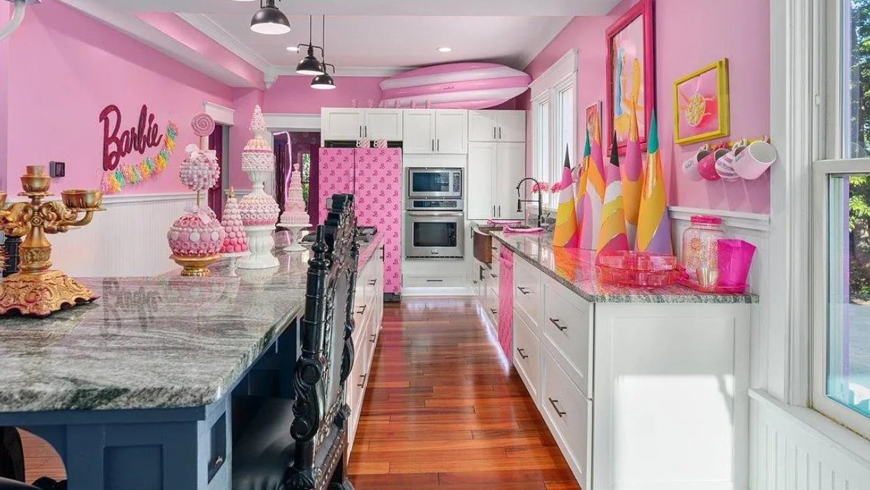 All-pink Barbie-theme home hits market for $1.1M – NBC Chicago