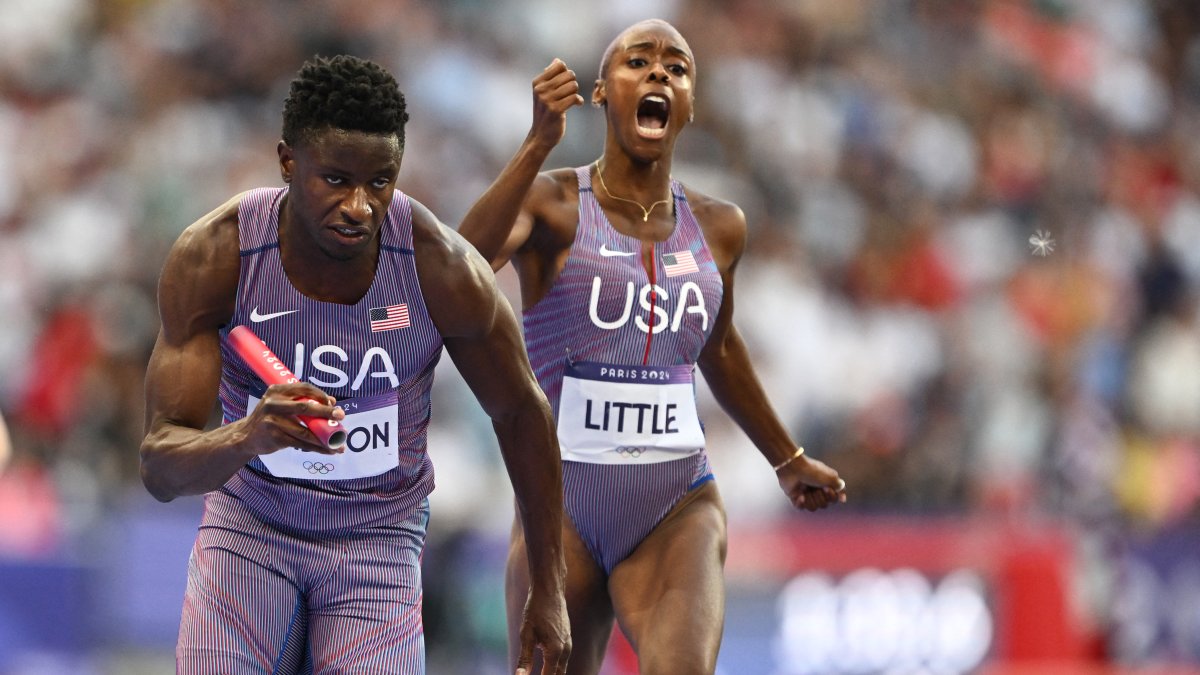 World record set by US in 4×400 mixed relay – NBC Chicago