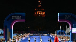 Third and fourth runner to cross the line of the "Marathon Pour Tous"