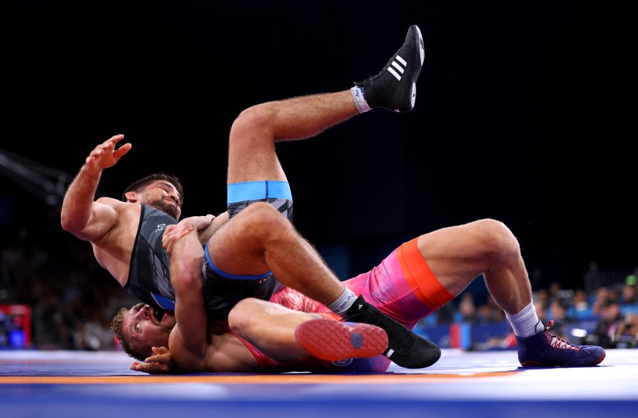 Kyle Douglas Dake of Team United States and Yones Emamichoghaei wrestle