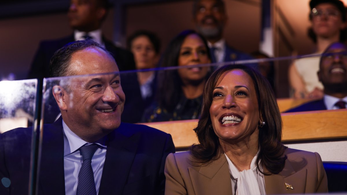 Kamala Harris wishes husband Doug happy anniversary to start acceptance ...