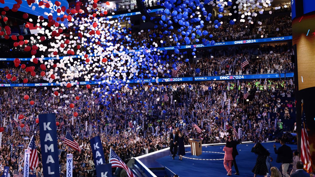 Chicago wines and dines DNC officials in push to host convention