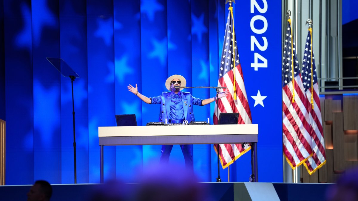DNC roll call playlist has Illinois’ walk up song as ‘Sirius’ NBC Chicago DNC roll call playlist has Illinois’ walk up song as ‘Sirius’ NBC Chicago