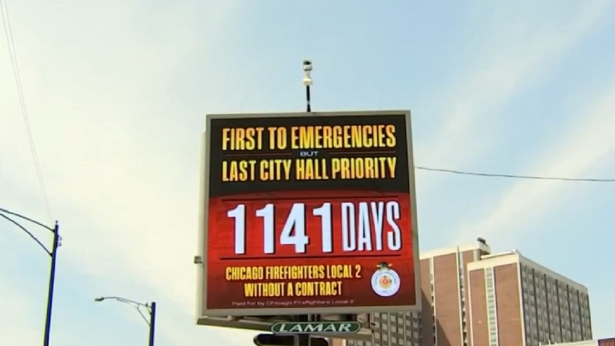 Chicago firefighters' union billboards to raise awareness of wage dispute ahead of Democratic convention – NBC Chicago