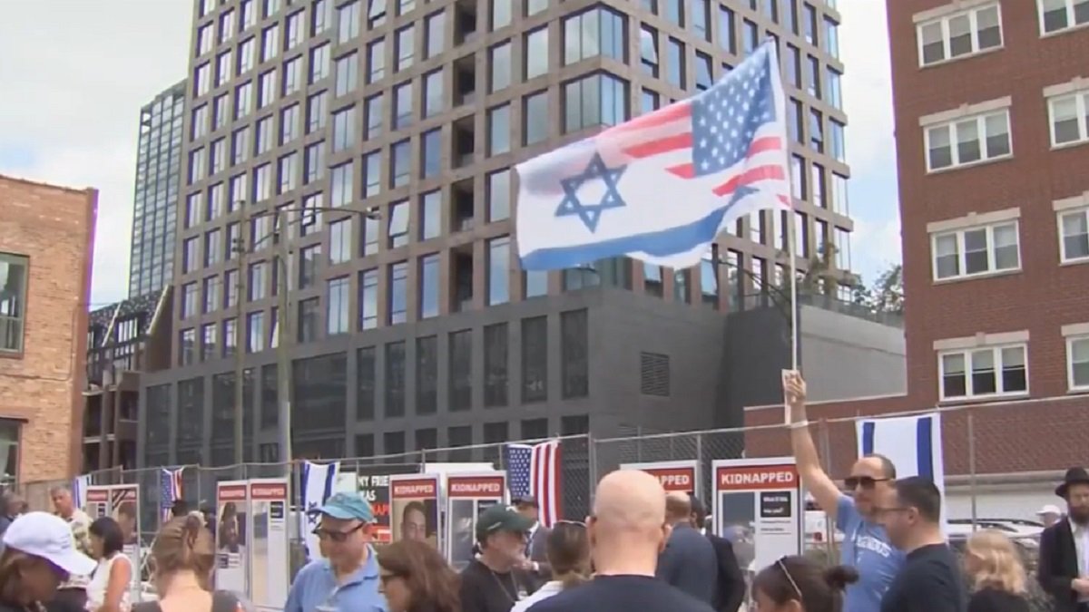 Israeli American Council hosts ‘hostage site’ near DNC – NBC Chicago