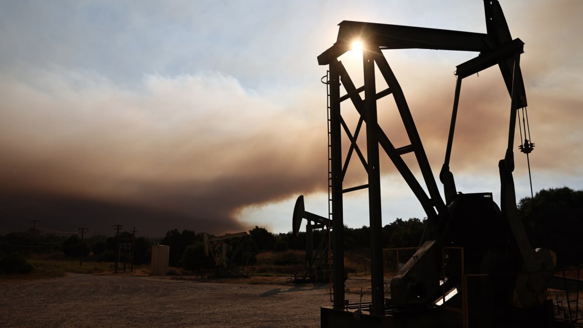 Oil prices decline as Libya's production returns and China demand weakens