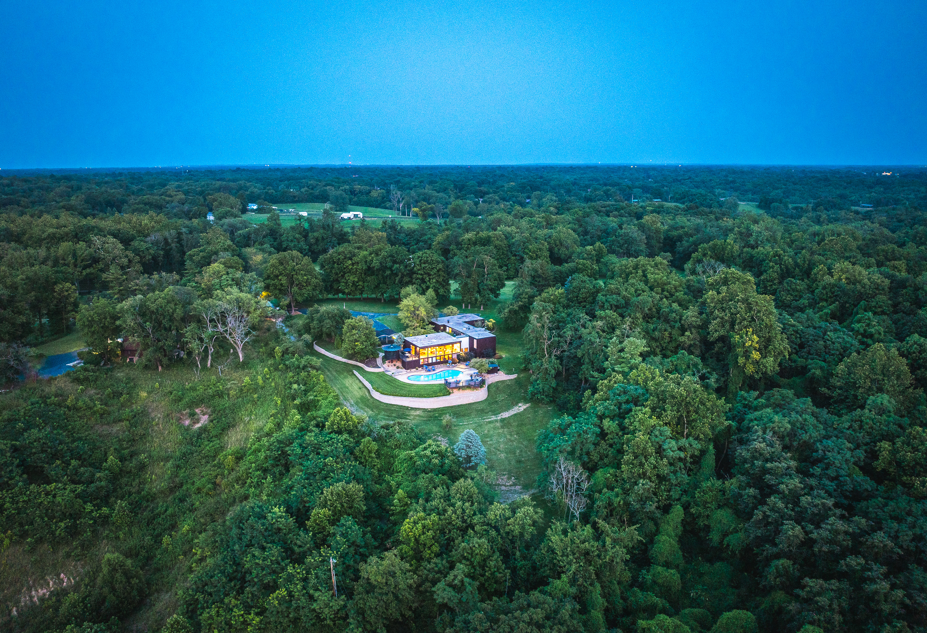 See inside: Home with unexpected tie to Frank Lloyd Wright and a notable history hits market in Illinois