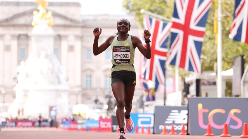 LONDON, ENGLAND – OCTOBER 02: Joyciline Jepkosgei of Kenya finishes in second place in the Elite Women’s Marathon during the 2022 TCS London Marathon on October 02, 2022 in London, England. (Photo by Paul Harding/Getty Images)