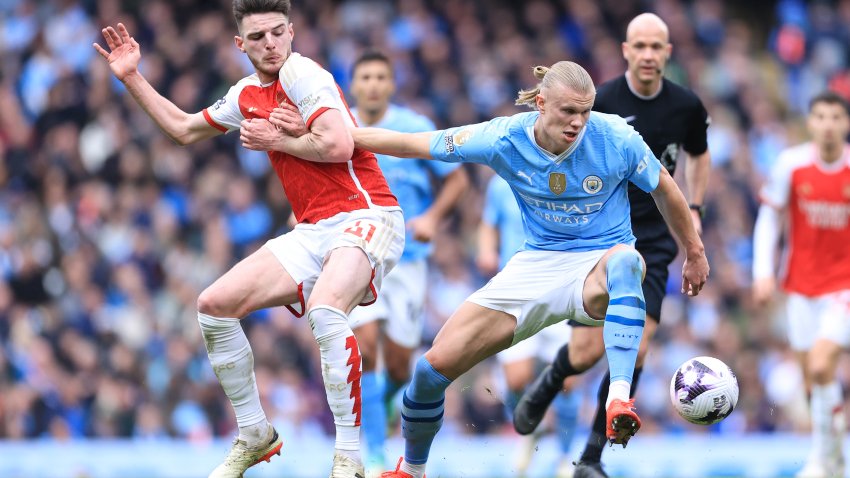 MANCHESTER, ENGLAND – MARCH 31: Declan Rice of Arsenal and Erling Haaland of Manchester City during the Premier League match between Manchester City and Arsenal FC at Etihad Stadium on March 31, 2024 in Manchester, England.(Photo by Simon Stacpoole/Offside/Offside via Getty Images)