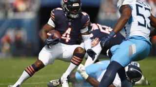 CHICAGO, ILLINOIS – SEPTEMBER 08: D’Andre Swift #4 of the Chicago Bears runs the ball against Ernest Jones IV #53 of the Tennessee Titans during the third quarter at Soldier Field on September 08, 2024 in Chicago, Illinois. (Photo by Quinn Harris/Getty Images)