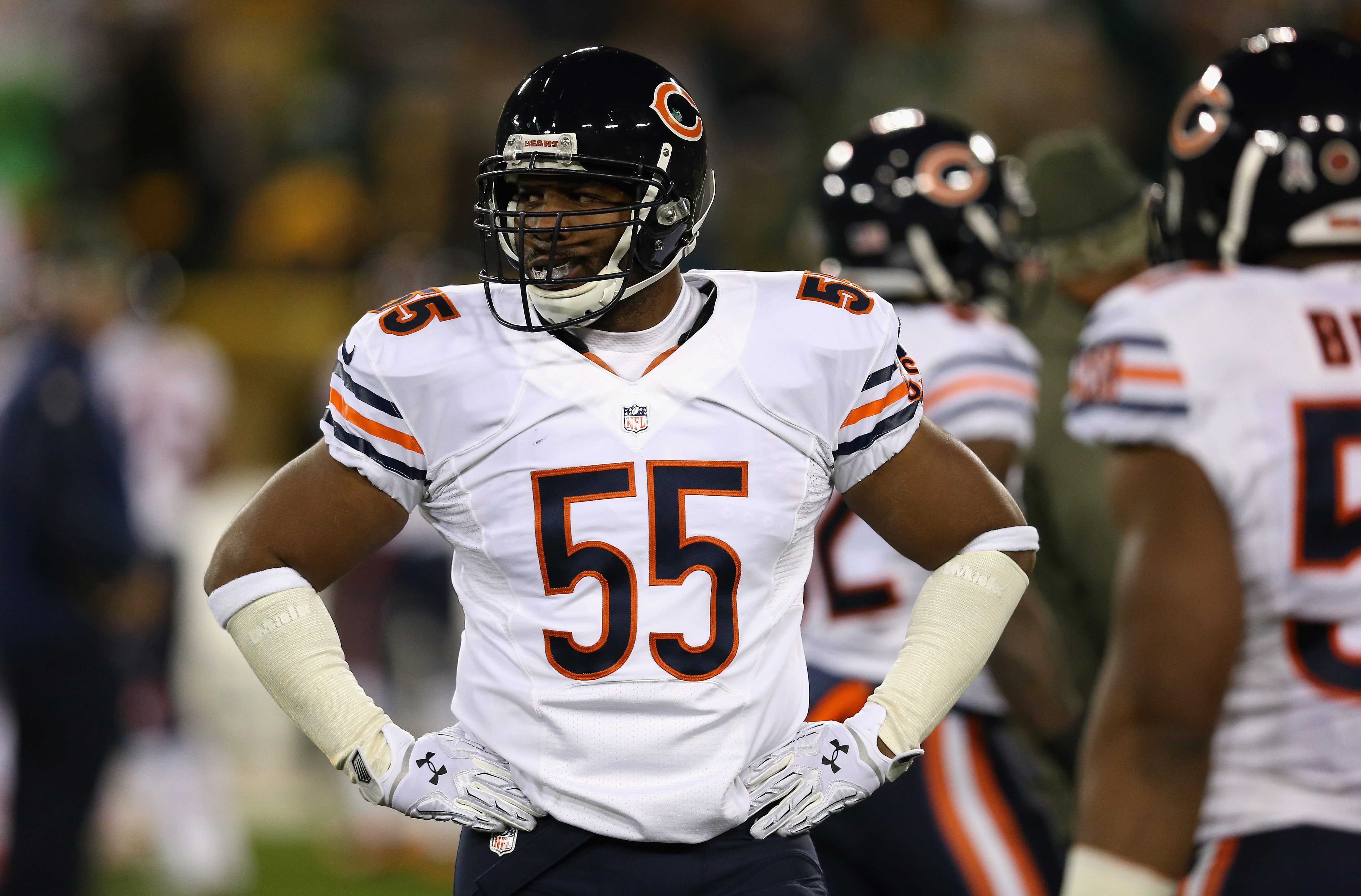 GREEN BAY, WI – NOVEMBER 09:  Lance Briggs #55 of the Chicago Bears warms up prior to the game against the Green Bay Packers at Lambeau Field on November 9, 2014 in Green Bay, Wisconsin. (Photo by Jonathan Daniel/Getty Images)