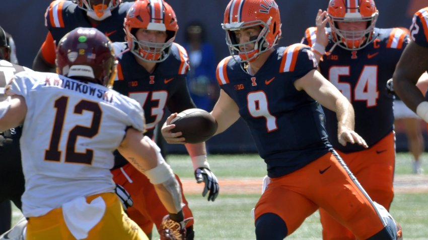 Sep 14, 2024; Champaign, Illinois, USA;  Illinois Fighting Illini quarterback Luke Altmyer (9) runs with the ball against the Central Michigan Chippewas during the first half at Memorial Stadium. Mandatory Credit: Ron Johnson-Imagn Images