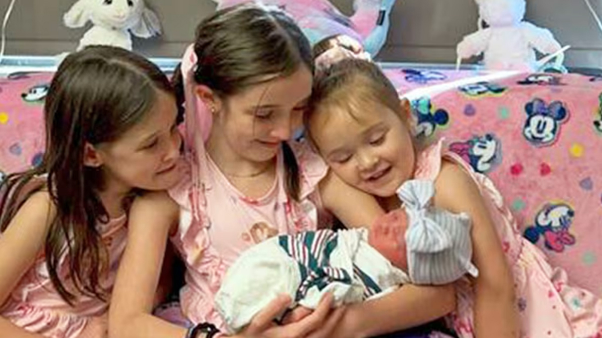 4 sisters born on same day, August 25, over nine years – NBC Chicago