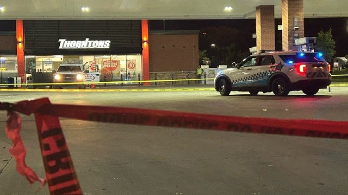 3 injured in Brighton Park gas station shooting after gunman chases victim inside: police