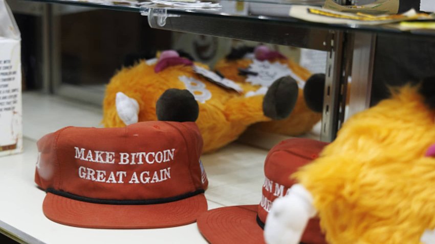 “Make Bitcoin Great Again” hats displayed for sale at the Bitcoin 2024 conference in Nashville, Tennessee, US, on Saturday, July 27, 2024. Former US President Trump used to be a crypto critic but in recent weeks adopted a much friendlier stance alongside the sector’s emergence as an influential player in the 2024 presidential election through big donations to a political action committee.