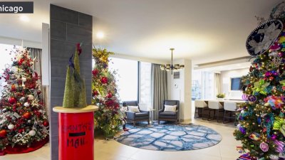 Santa Claus returns to the Swissôtel Chicago with a festive holiday suite on the 41st floor