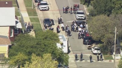 Sky 5: Police officer shot in Chicago's Englewood neighborhood, authorities say