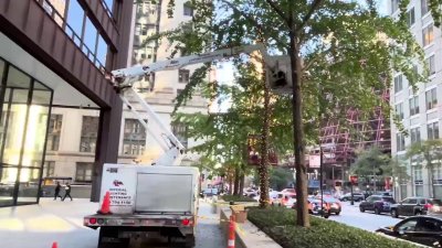 Is it too early? Holiday lights start going up in downtown Chicago Tuesday morning