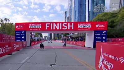 Marcel Hug wins men's wheelchair race after tight race to the finish line