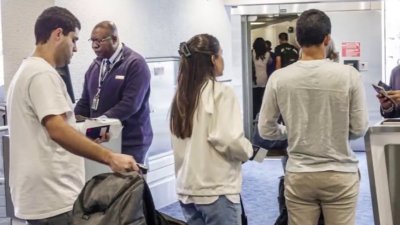 New airplane boarding procedures hoping to relieve chaos at the gate