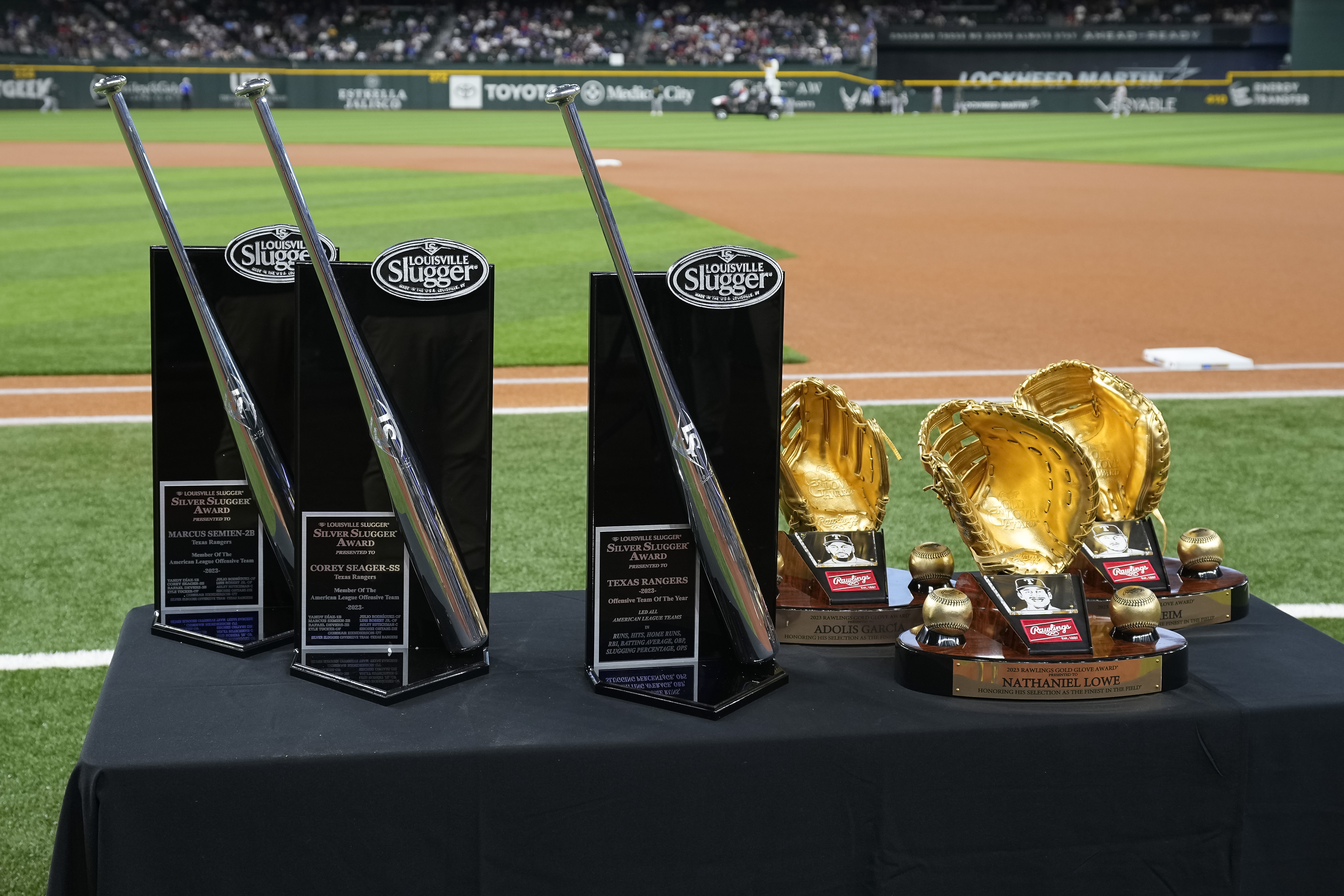 Full list of 2024 Gold Glove Award finalists NBC Chicago