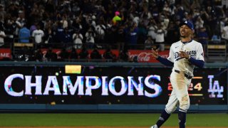 Los Angeles Dodgers defeat the New York Mets 10-5 to win game 6 of a National League Championship Series.