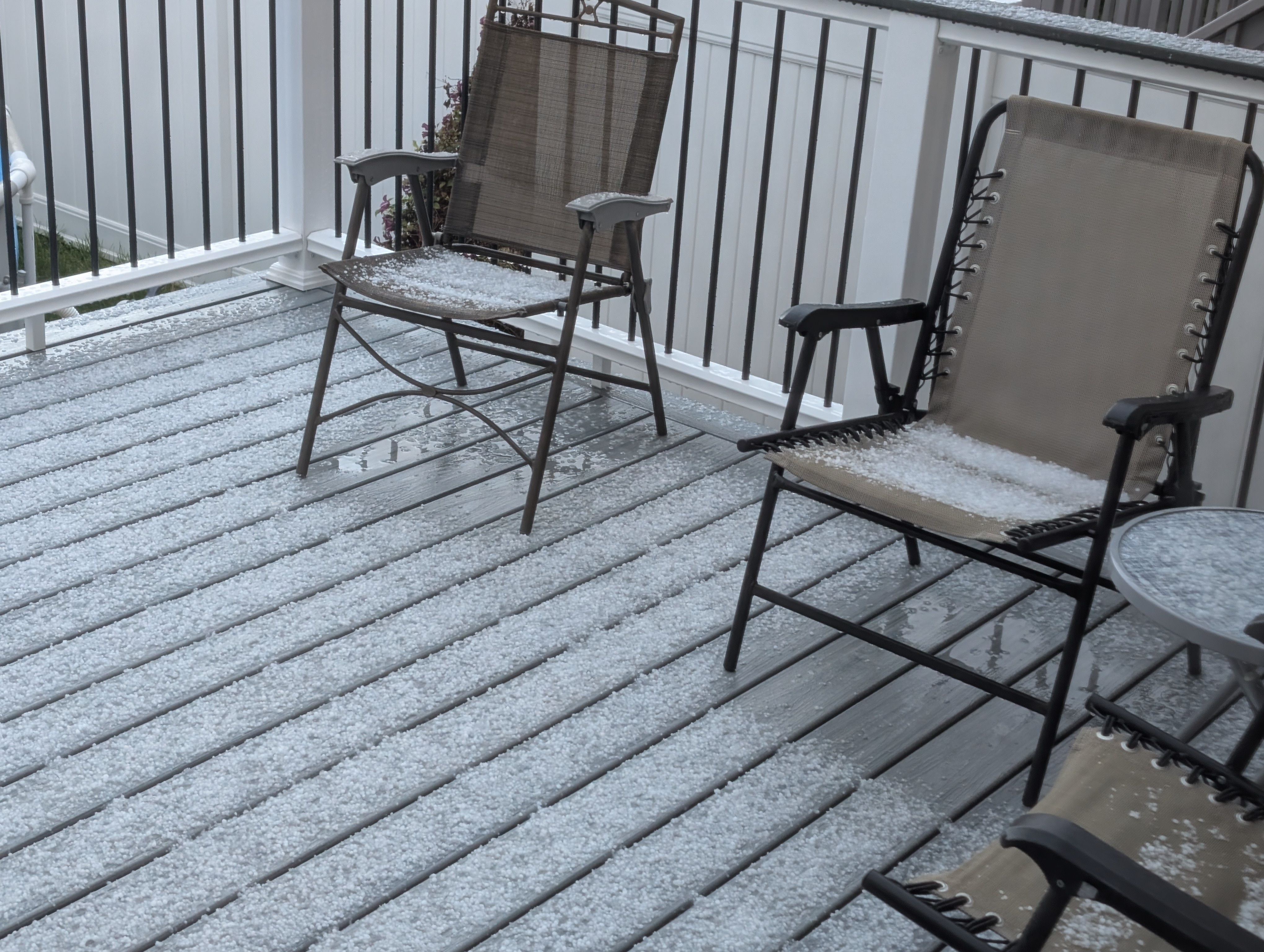 Hail piles up in Chicago ahead of freeze warning, frost advisory as showers, storms continue